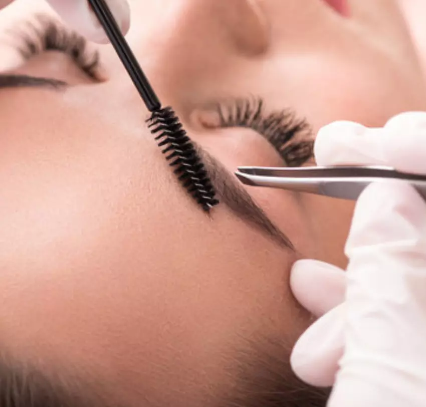 Épilation Sourcils