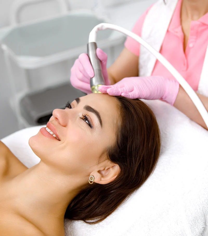 Quelles sont les indications et contre-indications du Carbon Peel